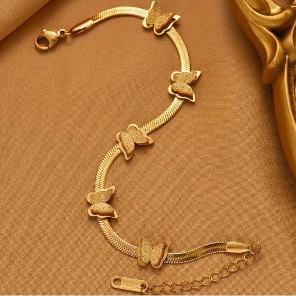 1pc Golden Stainless Steel Butterfly Bracelet, Retro Fashion Charm